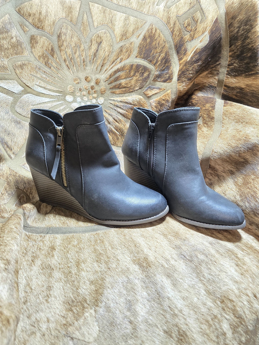 Used Maurice's 11 Becca Zipper Wedge Black